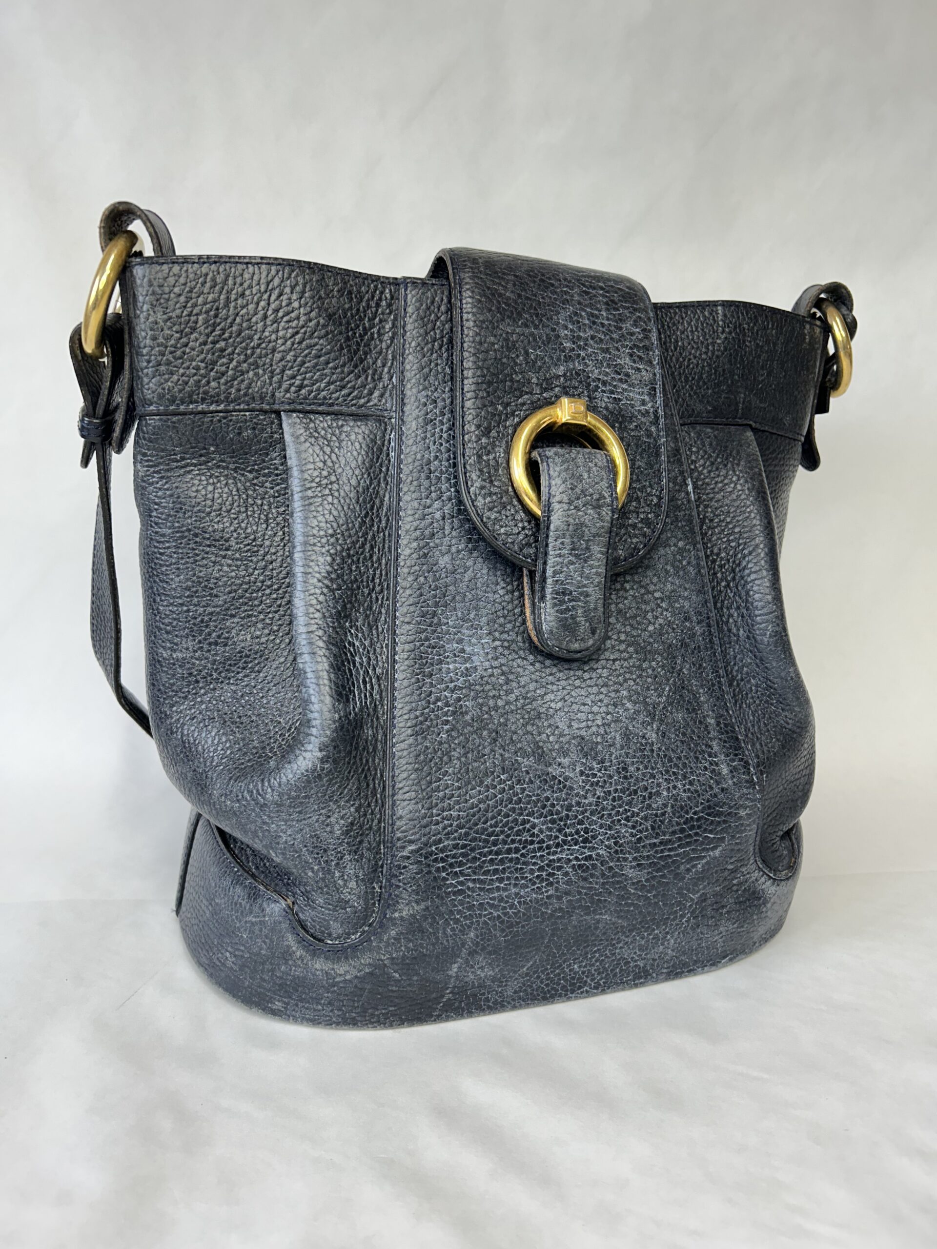 Delvaux blauwe bucket tas met veel kleurverlies en krassen
